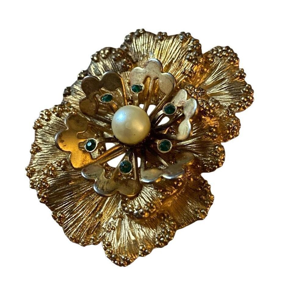 VINTAGE Sarah Coventry Signed Gold Tone Flower Green Stone Faux Pearl Brooch
